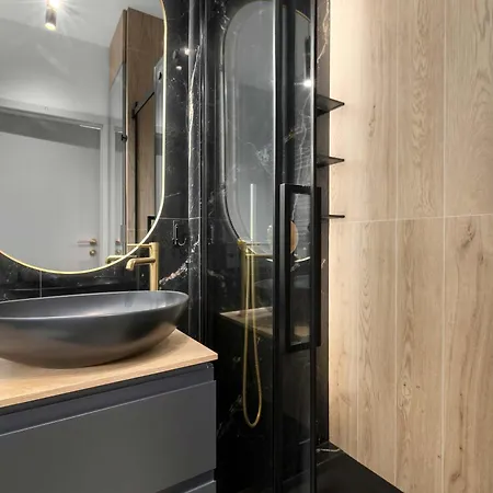아파트 Stylish With Parking And Balcony By Renters 그디니아