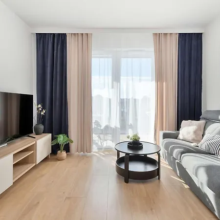 아파트 Stylish With Parking And Balcony By Renters *