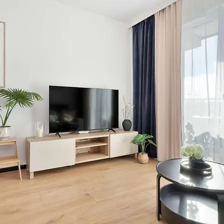 شقة Stylish With Parking And Balcony By Renters غدينيا