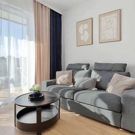 Stylish With Parking And Balcony By Renters