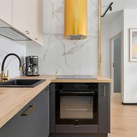 아파트 Stylish With Parking And Balcony By Renters 그디니아