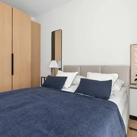 아파트 Stylish With Parking And Balcony By Renters 그디니아