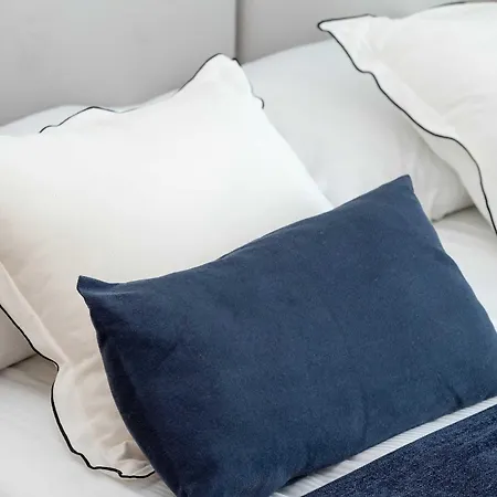 아파트 Stylish With Parking And Balcony By Renters *