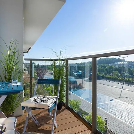 아파트 Stylish With Parking And Balcony By Renters