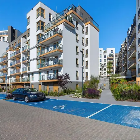 Stylish With Parking And Balcony By Renters *