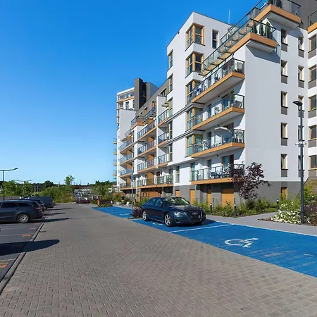 Stylish With Parking And Balcony By Renters شقة *